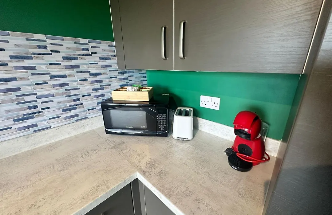 Adelphi Wharf Apartments By Beehosting-1