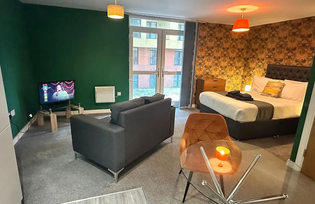 Adelphi Wharf Apartments By Beehosting-1