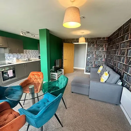 Adelphi Wharf Apartments By Beehosting-2